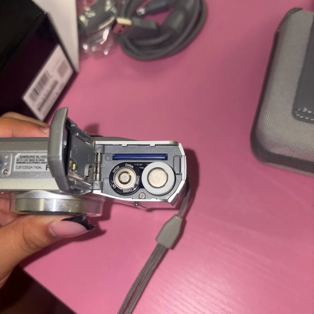 Samsung BL1050 Camera with Accessories